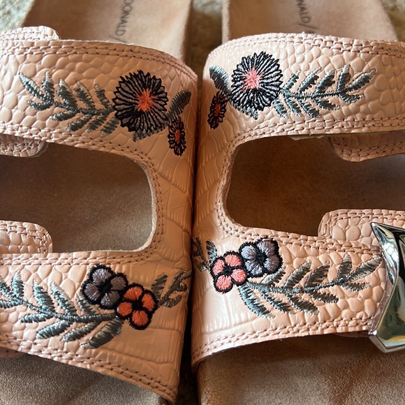 Donald Pliner leather floral slide sandals - Picture 3 of 10